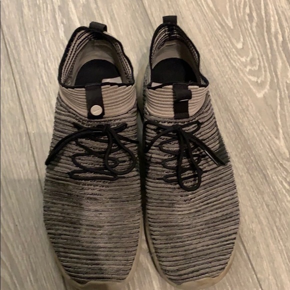 Running shoes - Picture 2 of 3